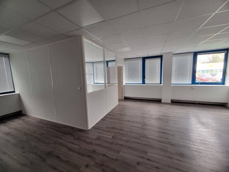 Office in Mérignac for lease - Building Photo - Image 3 of 6