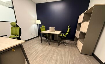 136 4th St N, Saint Petersburg, FL for lease Interior Photo- Image 2 of 3