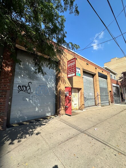 3906 Crescent St, Long Island City, NY for sale - Building Photo - Image 1 of 9