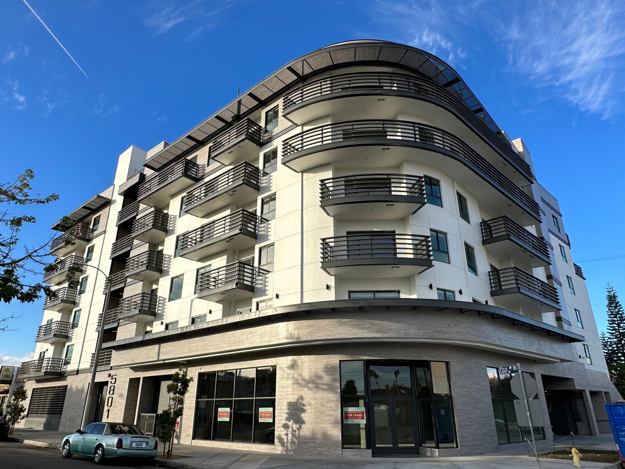 5801 W Pico Blvd, Los Angeles, CA 90019 The Fairfax Flats