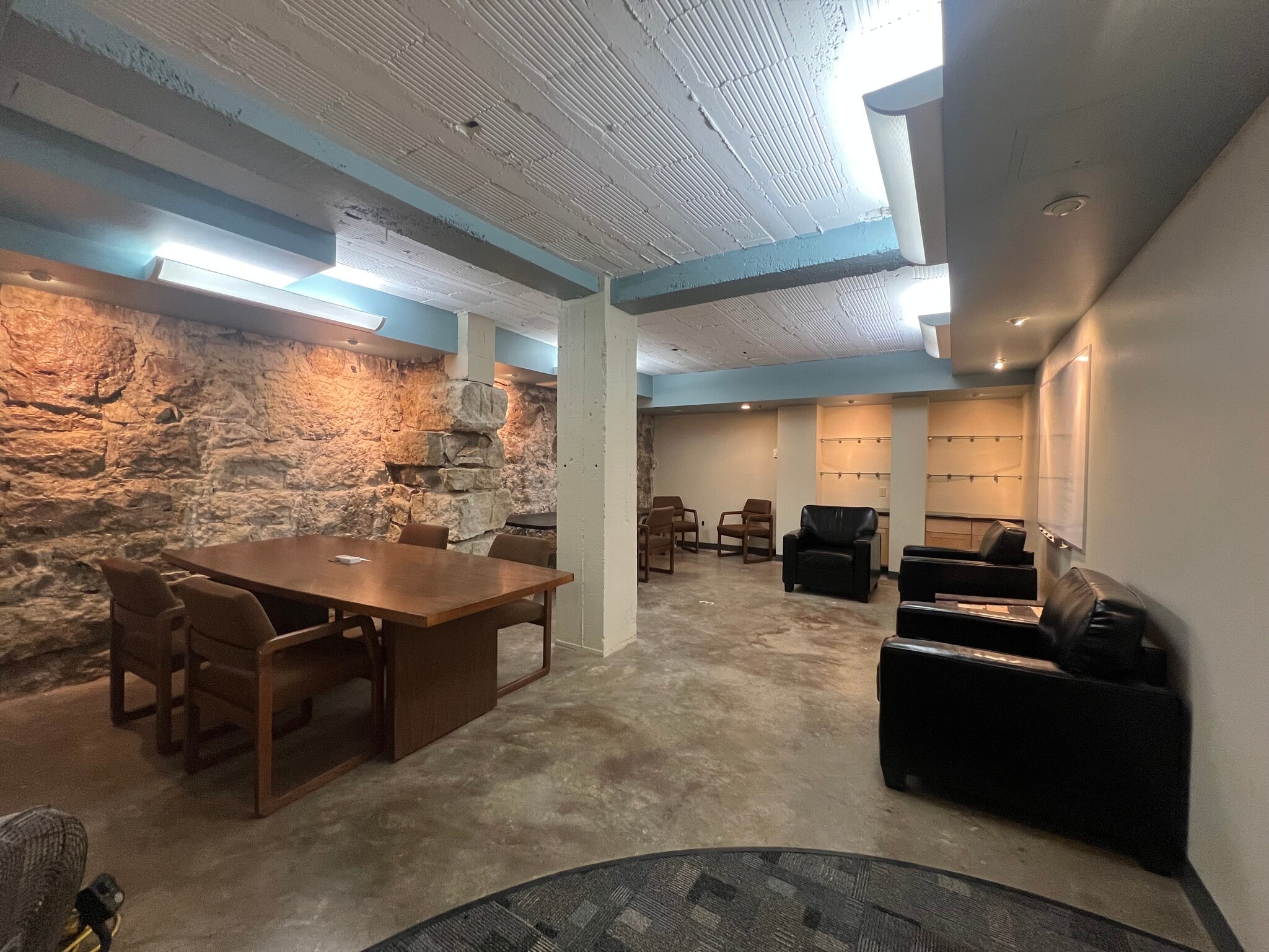 124 Walnut St E, Mankato, MN for lease Interior Photo- Image 1 of 2