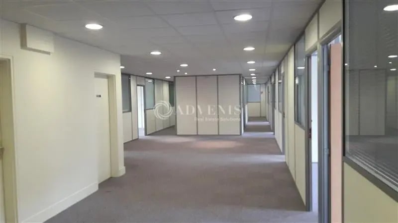 Office in Noisy-le-Grand for lease - Interior Photo - Image 2 of 6