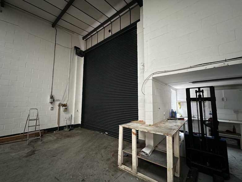 Church Rd, Hounslow for lease - Interior Photo - Image 2 of 5