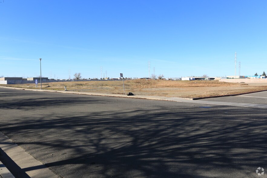 Morrison Creek Dr, Sacramento, CA for lease - Building Photo - Image 3 of 4