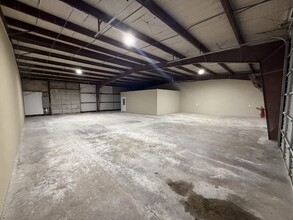 1229 Colorado Ln, Arlington, TX for lease Interior Photo- Image 2 of 6