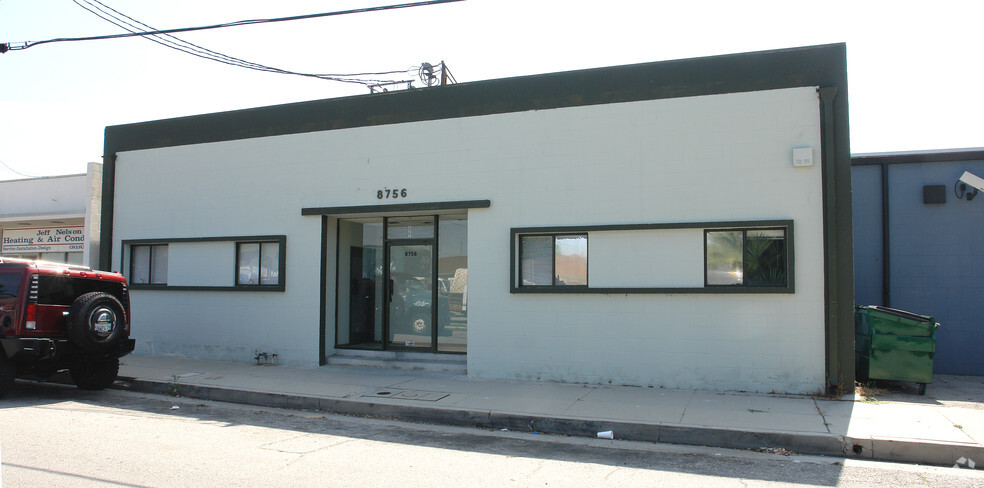 8756 Amigo Ave, Northridge, CA for lease - Primary Photo - Image 1 of 4