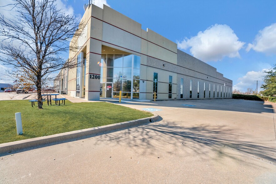 1200 Gambrel Rd, Arlington, TX for sale - Building Photo - Image 1 of 1
