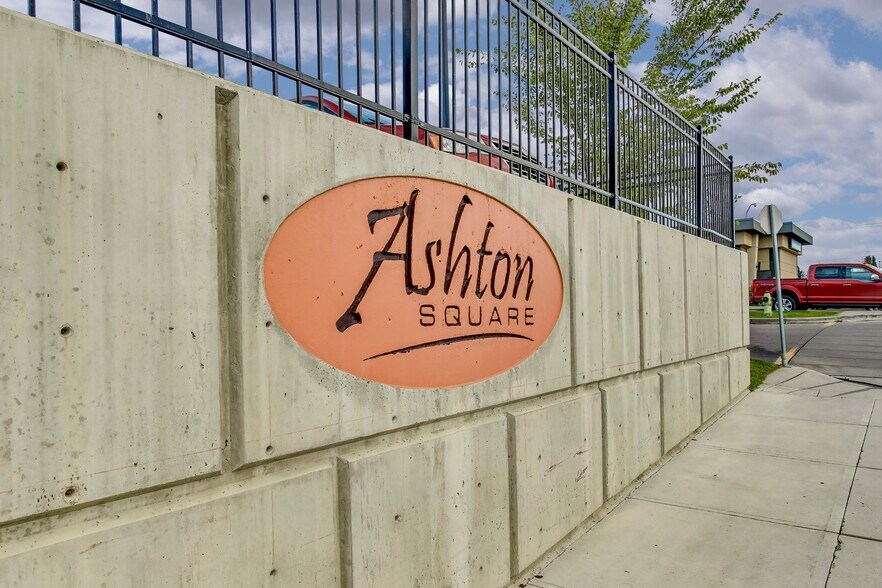 30 Country Hills Landng NW, Calgary, AB for sale - Building Photo - Image 1 of 1