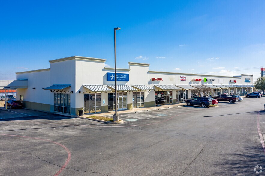 8455 Crestway Dr, Converse, TX for sale - Primary Photo - Image 1 of 1