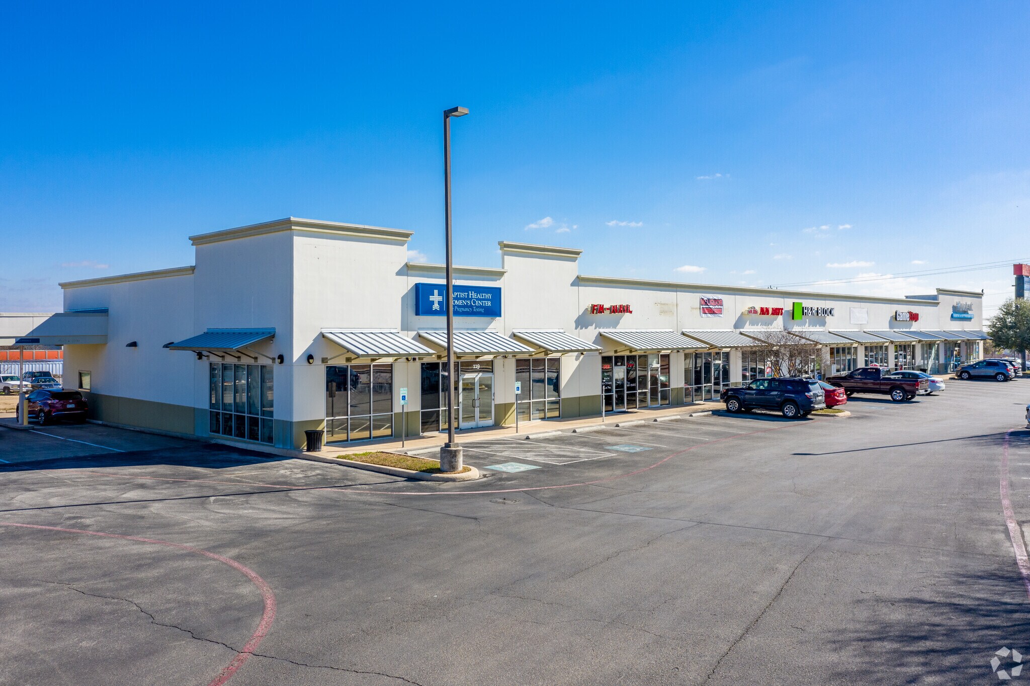 8455 Crestway Dr, Converse, TX for sale Primary Photo- Image 1 of 1