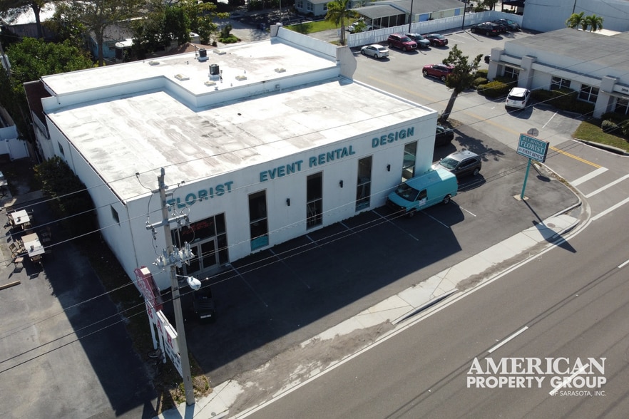 2048 Bee Ridge Rd, Sarasota, FL for sale - Building Photo - Image 2 of 19