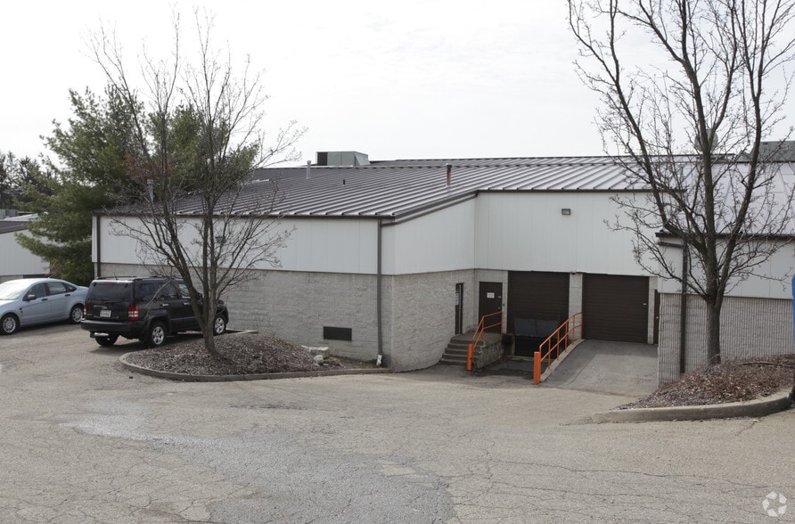 400 Business Center Dr, Pittsburgh, PA for lease - Building Photo - Image 2 of 13