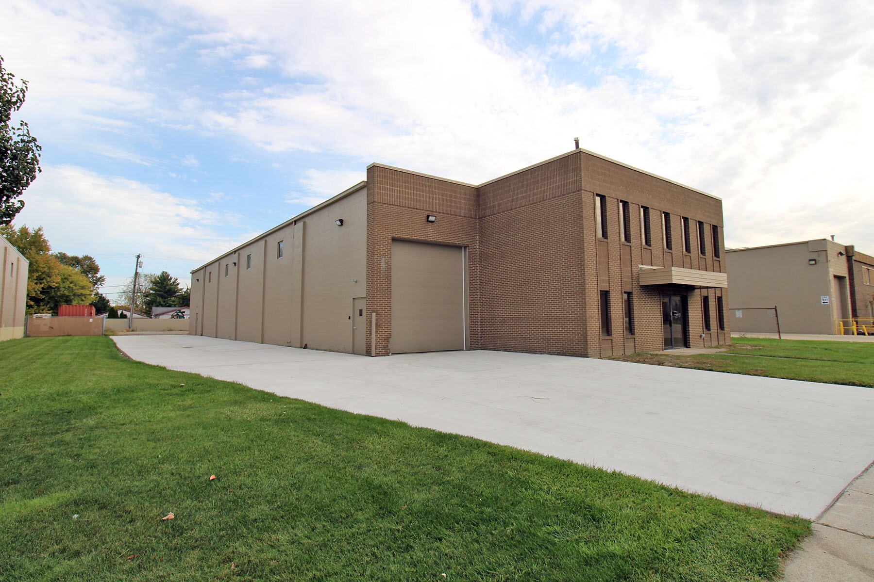 24872 Gibson Dr, Warren, MI for sale Primary Photo- Image 1 of 1