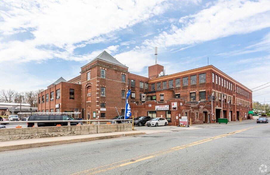 101 E Main St, Little Falls, NJ for lease - Primary Photo - Image 1 of 17
