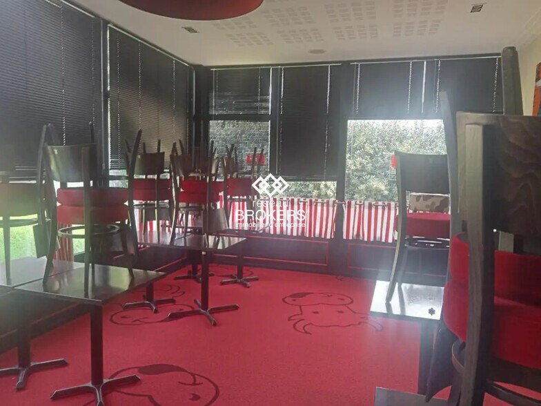 Retail in Ibos for sale - Interior Photo - Image 2 of 6