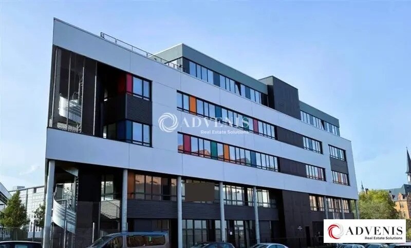 Office in Roubaix for lease - Building Photo - Image 1 of 3