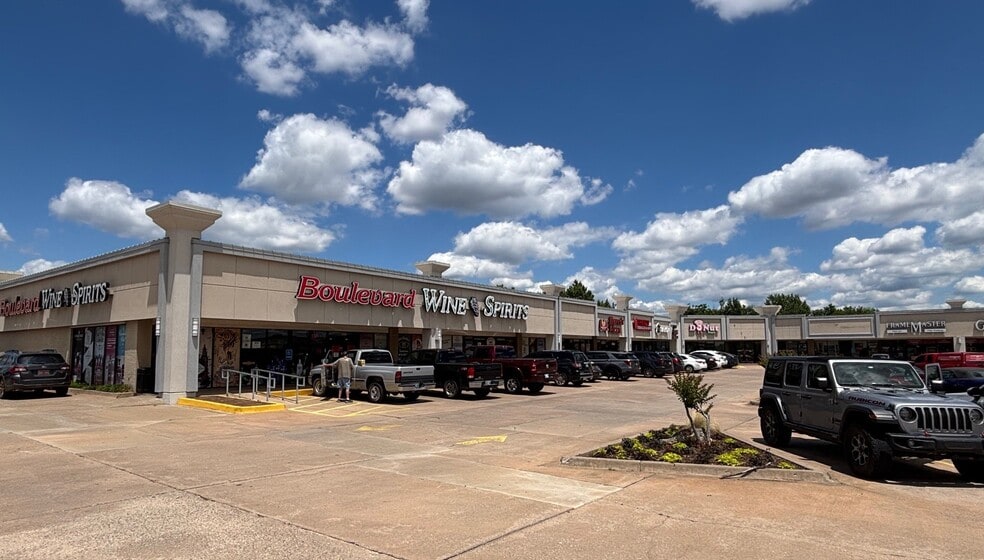 3200-3234 S Boulevard, Edmond, OK for lease - Building Photo - Image 1 of 3