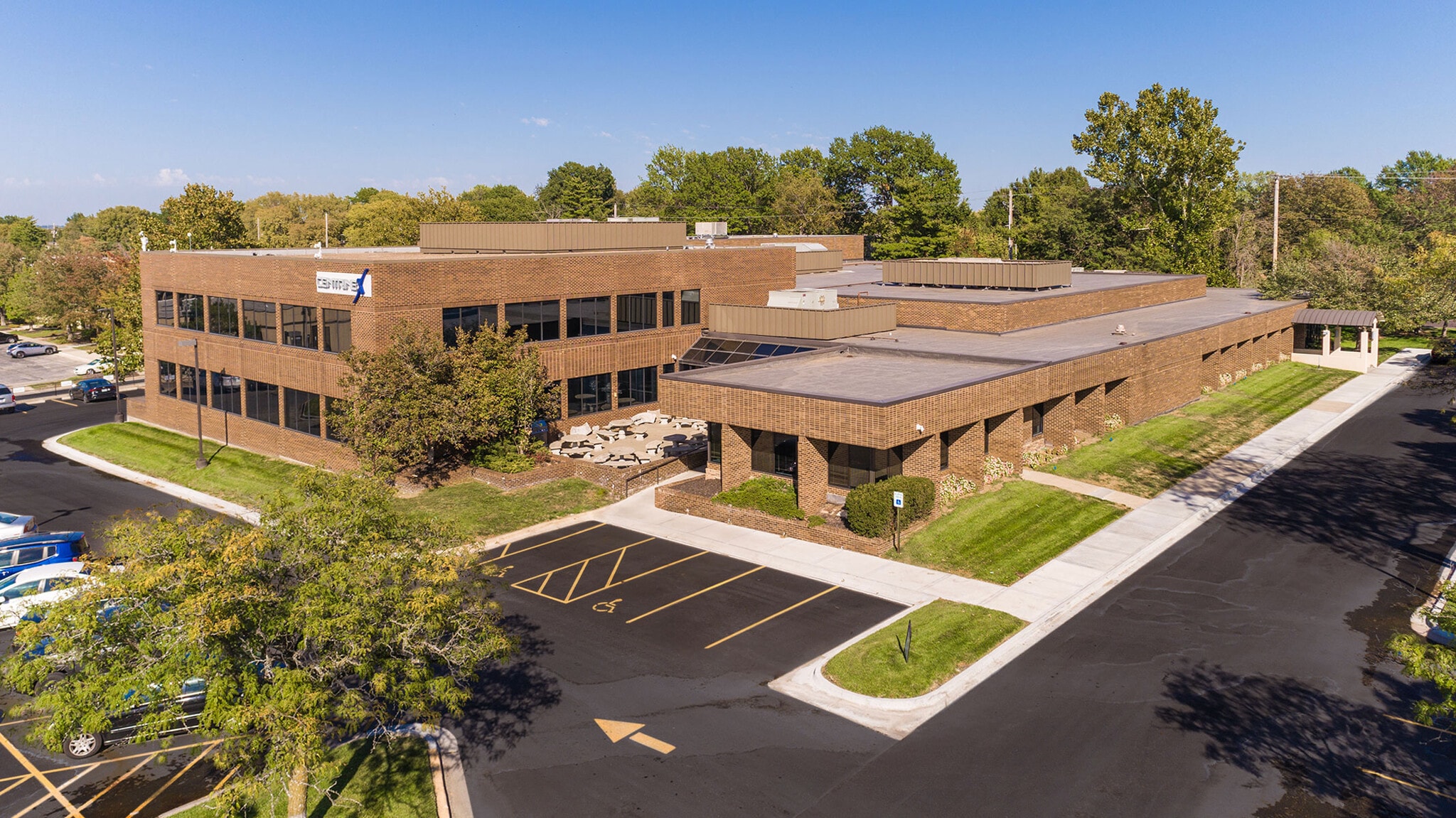 10310 W 84th Ter, Lenexa, KS for sale Building Photo- Image 1 of 6