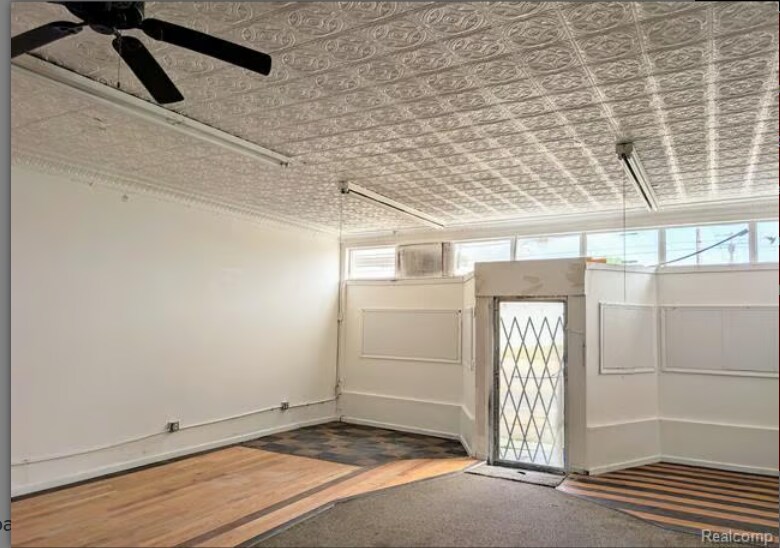 3001-3003 Corunna Rd, Flint, MI for lease - Building Photo - Image 2 of 10