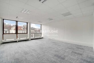 1 Rue Royale, Saint-Cloud for lease Building Photo- Image 2 of 3