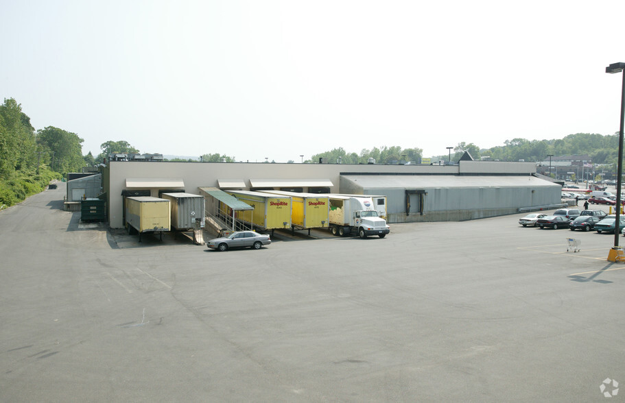 650 Wolcott St, Waterbury, CT for lease - Building Photo - Image 3 of 11