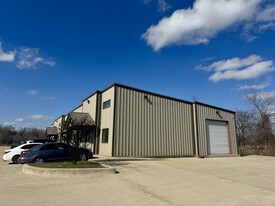 5552 Raymond Stotzer Pky, College Station TX - Warehouse