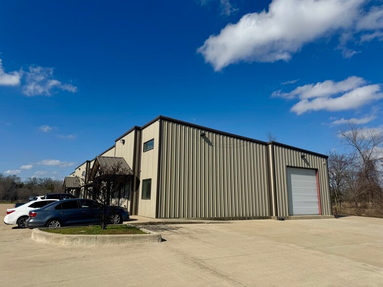 5552 Raymond Stotzer Pky, College Station, TX for lease - Building Photo - Image 1 of 14