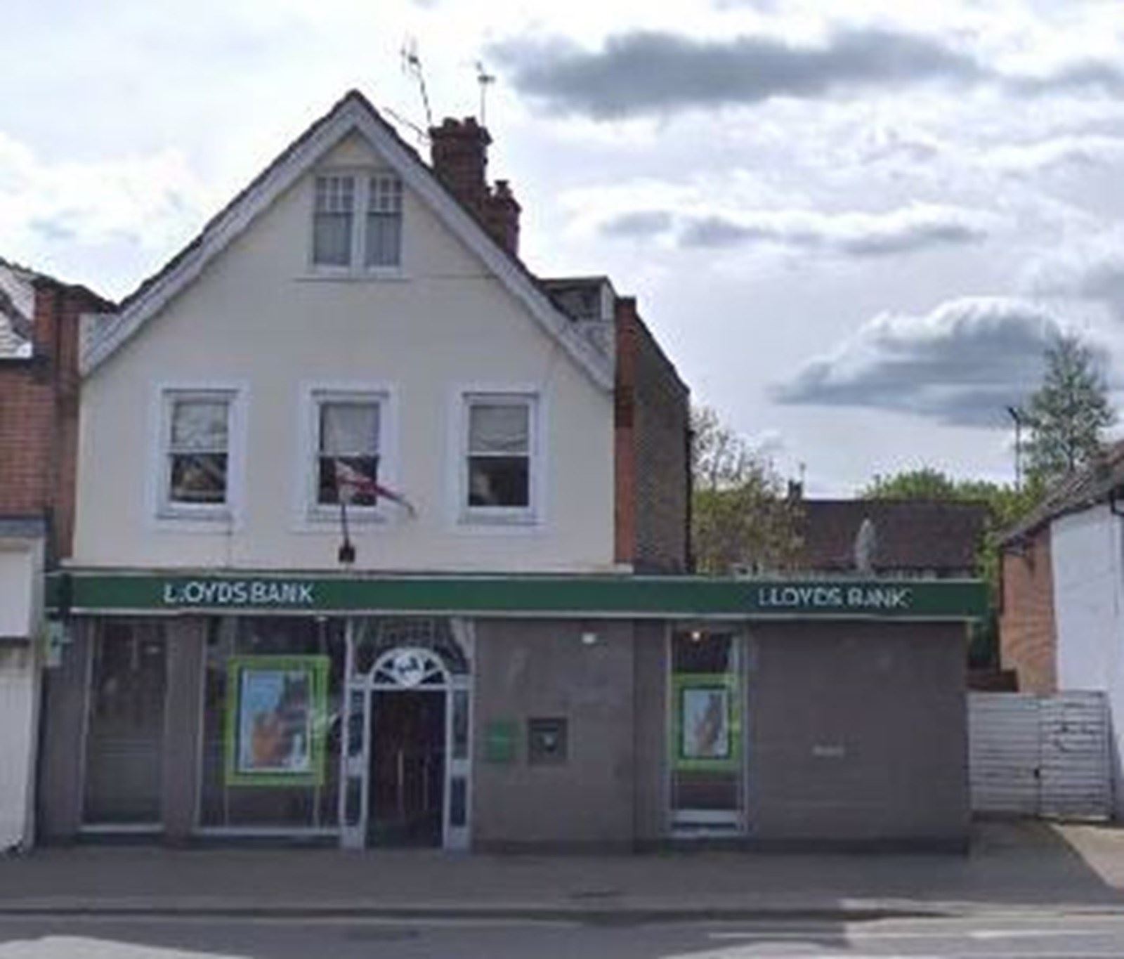 5 Between Streets, Cobham for sale Building Photo- Image 1 of 1