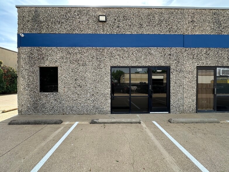 2540 Glenda Ln, Dallas, TX for lease - Building Photo - Image 3 of 4