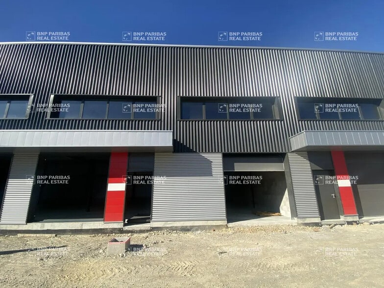 Flex in Voiron for lease - Building Photo - Image 1 of 9