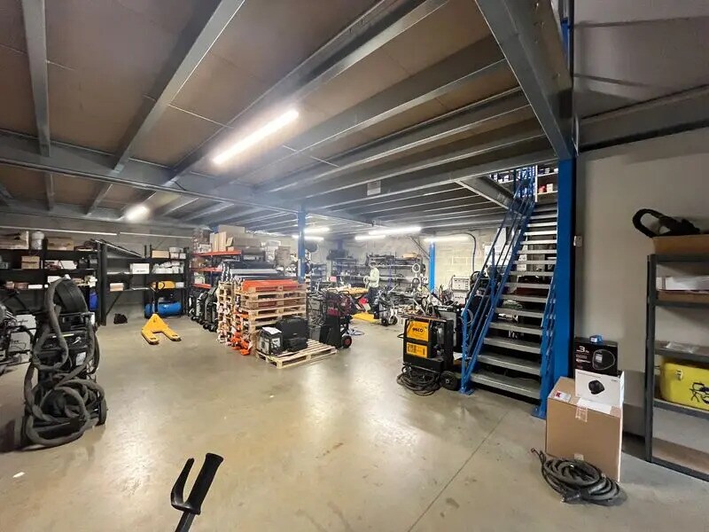 Office in Mérignac for lease Interior Photo- Image 1 of 9