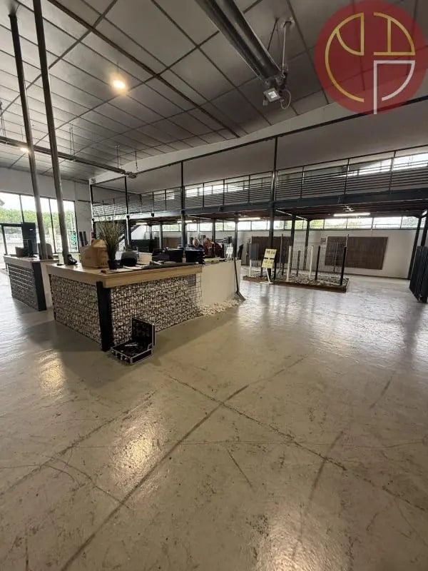 Retail in Portet-sur-Garonne for lease Interior Photo- Image 1 of 7