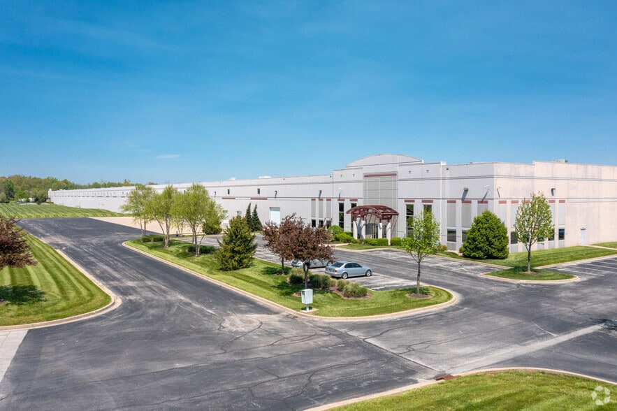 101 River Ridge Cir, Jeffersonville, IN for lease - Primary Photo - Image 1 of 5