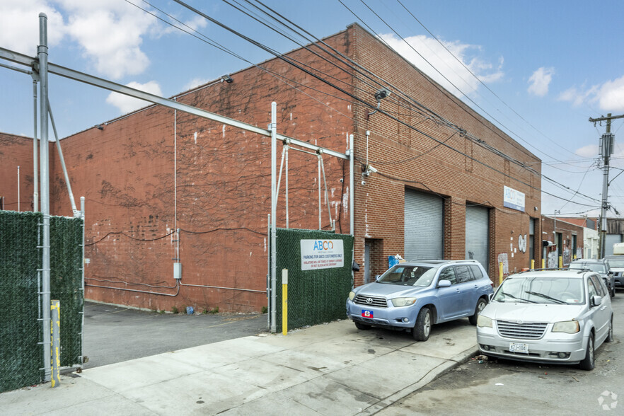 18-22 Preston Ct, Brooklyn, NY for lease - Primary Photo - Image 1 of 5