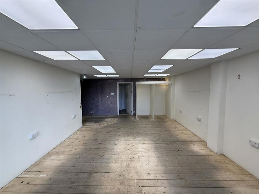19 Stone St, Gravesend for lease Interior Photo- Image 1 of 6