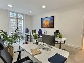 8 Avenue Hoche, Paris for lease Interior Photo- Image 2 of 8