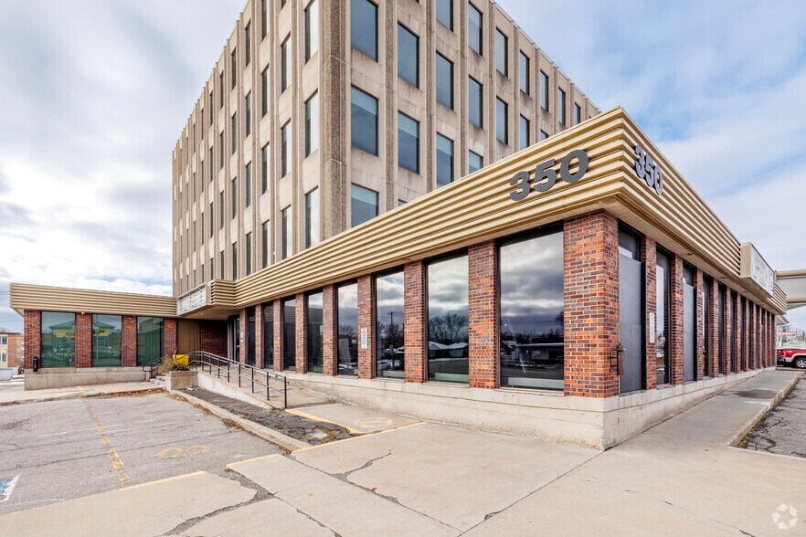 350 Boul Arthur-Sauvé, St-Eustache, QC for lease - Building Photo - Image 3 of 5