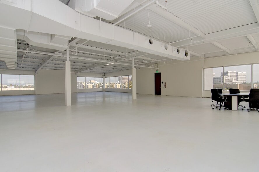 2405 McCabe Way, Irvine, CA for sale - Interior Photo - Image 3 of 4