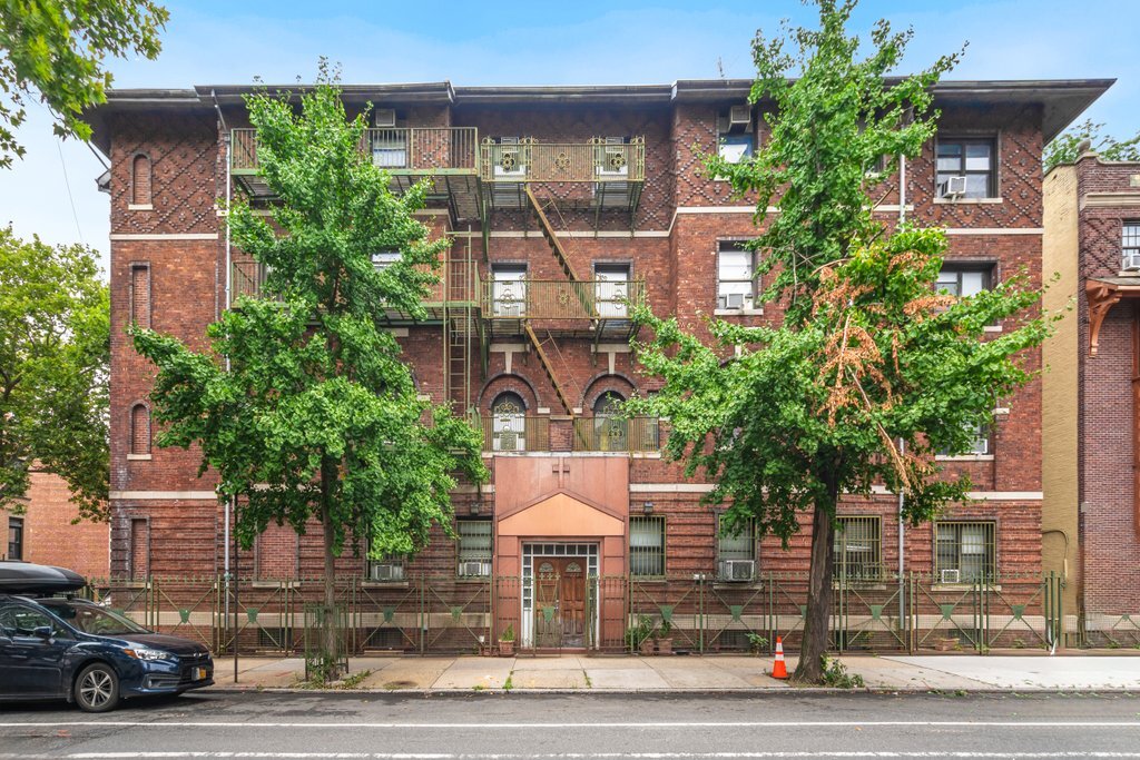 225 Brooklyn Ave, Brooklyn, NY for sale Primary Photo- Image 1 of 2