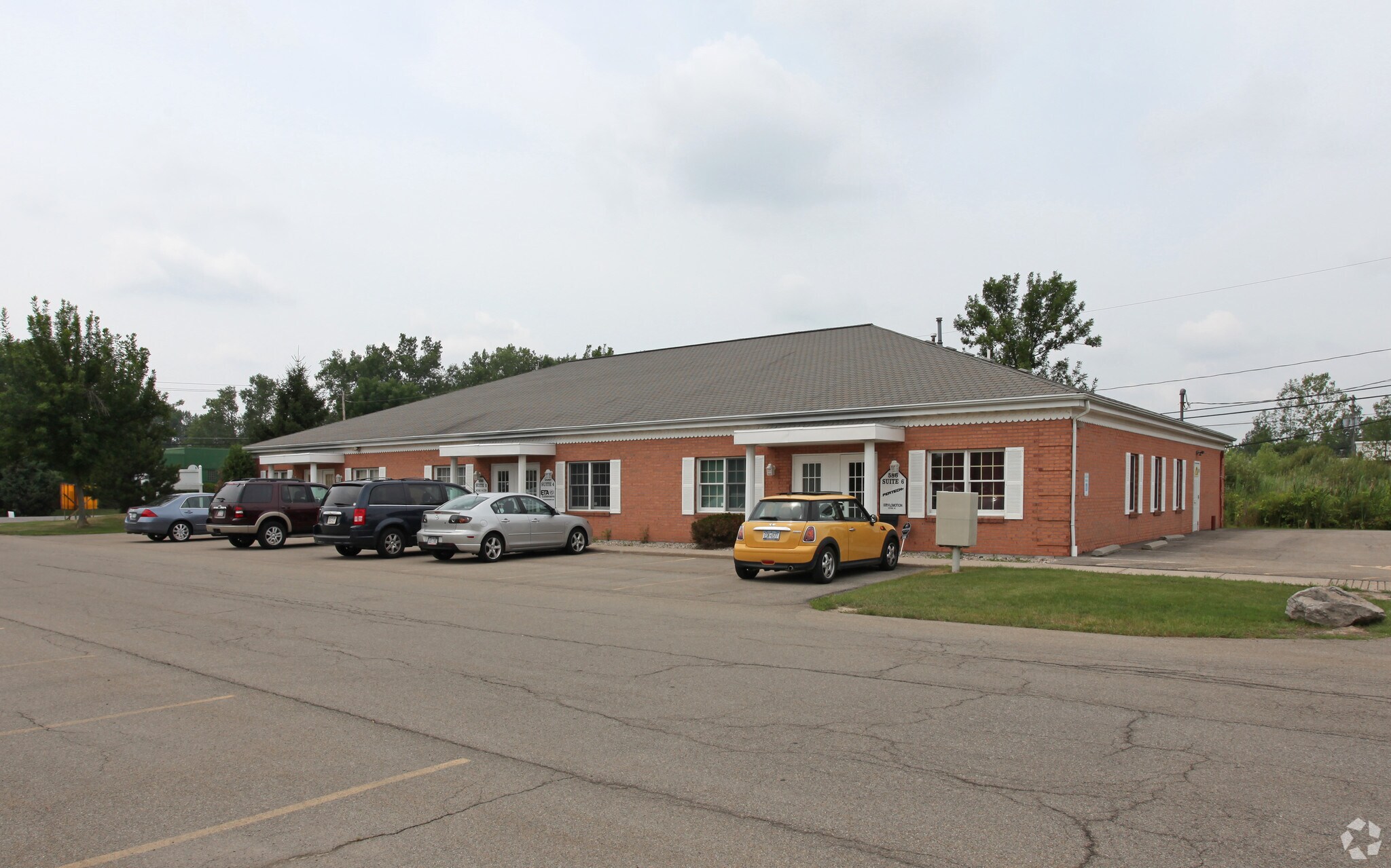 586 N French Rd, Amherst, NY 14228