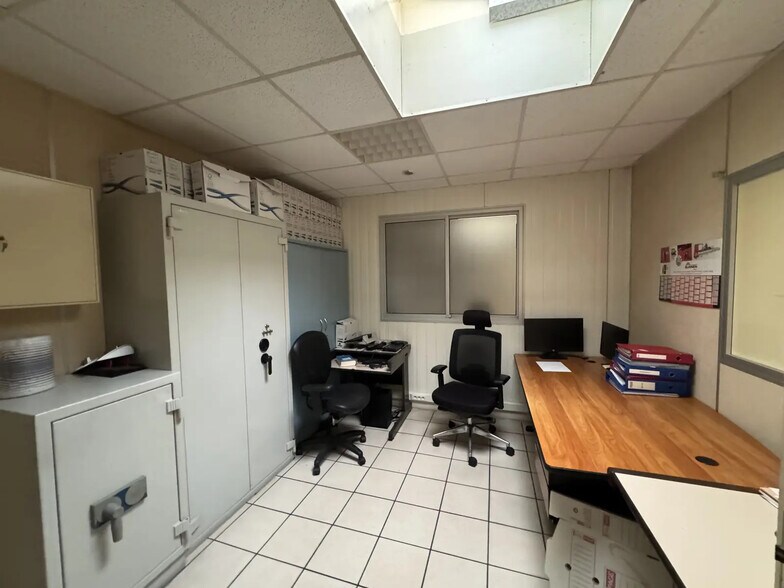 Flex in Presles for sale - Building Photo - Image 3 of 28