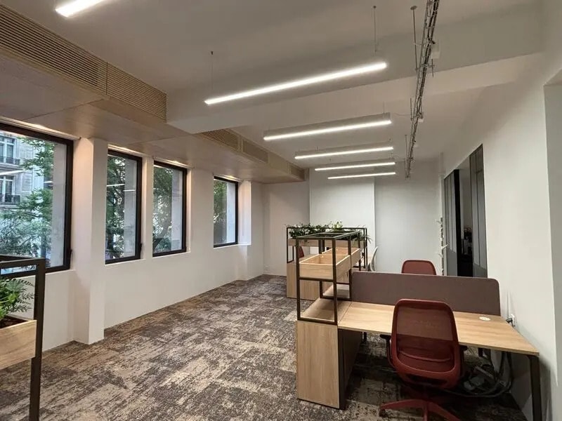 Office in Paris for lease Interior Photo- Image 1 of 16