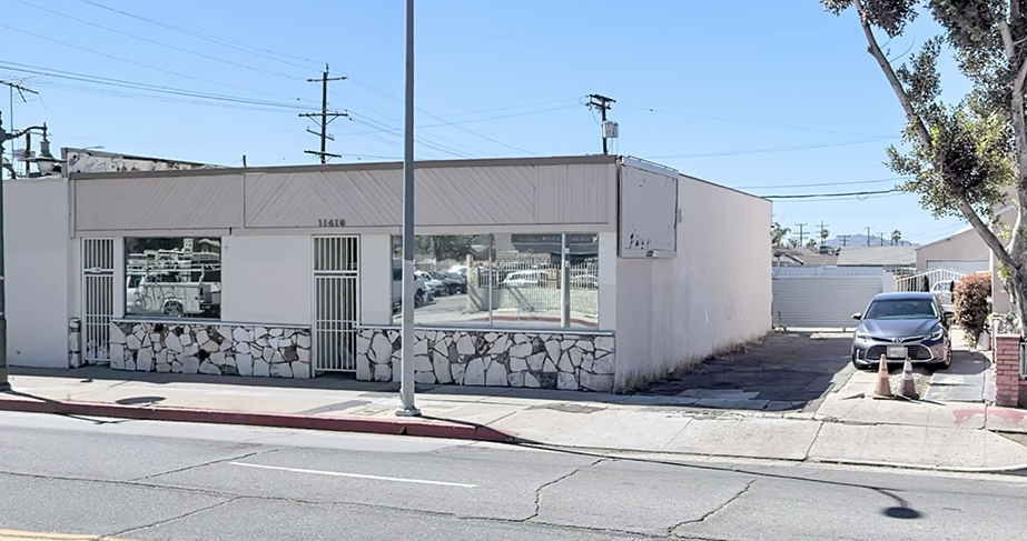 11408-11410 Saticoy St, North Hollywood, CA for sale - Building Photo - Image 1 of 8