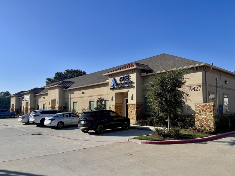 19539 Champion Forest Dr, Spring, TX for sale - Building Photo - Image 2 of 10