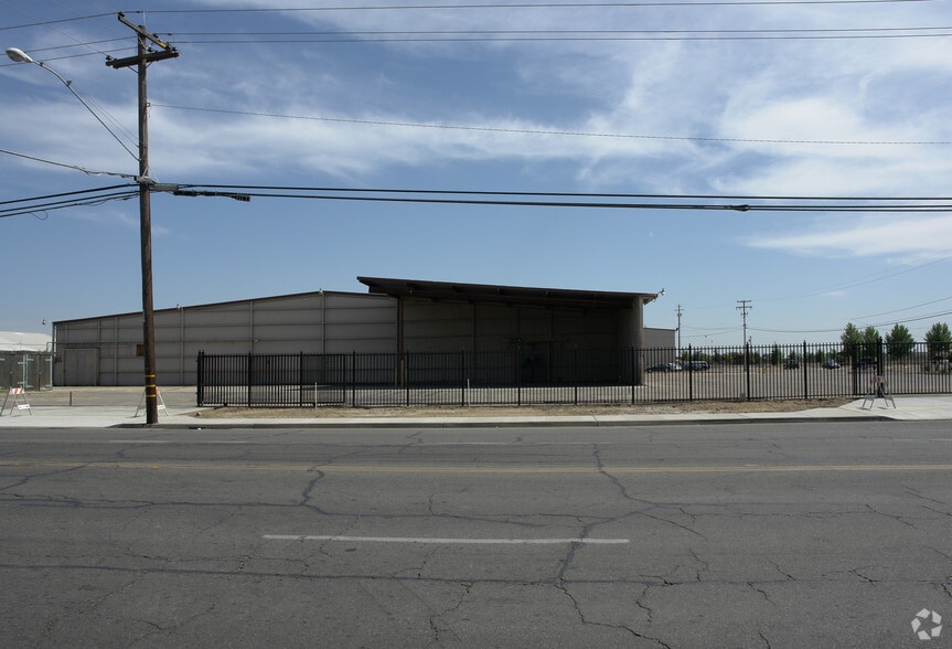 659 E Dinuba Ave, Reedley, CA for lease - Primary Photo - Image 1 of 41