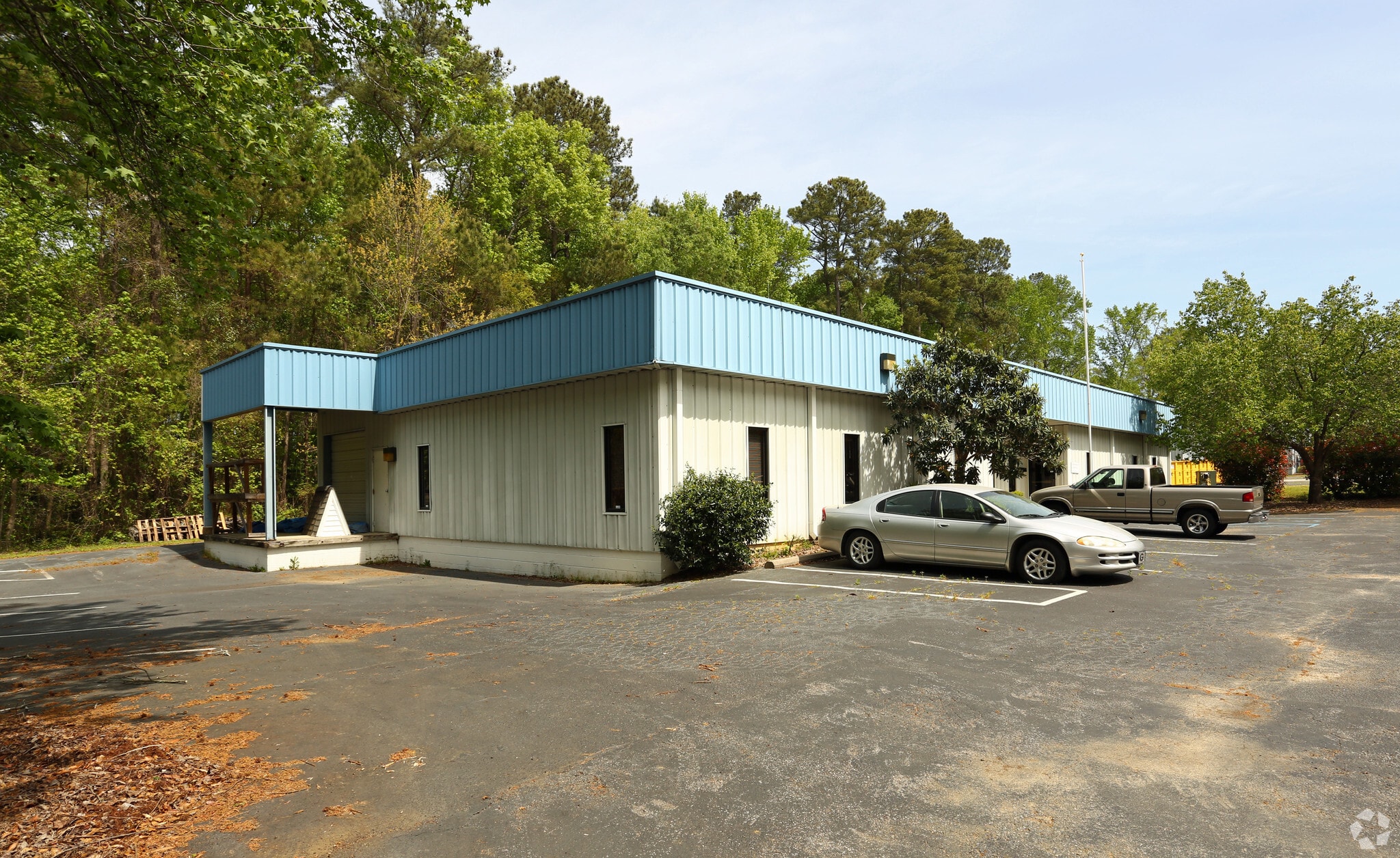 Fully leased 3 building flex center portfolio of 3 properties for sale on LoopNet.com Primary Photo- Image 1 of 4