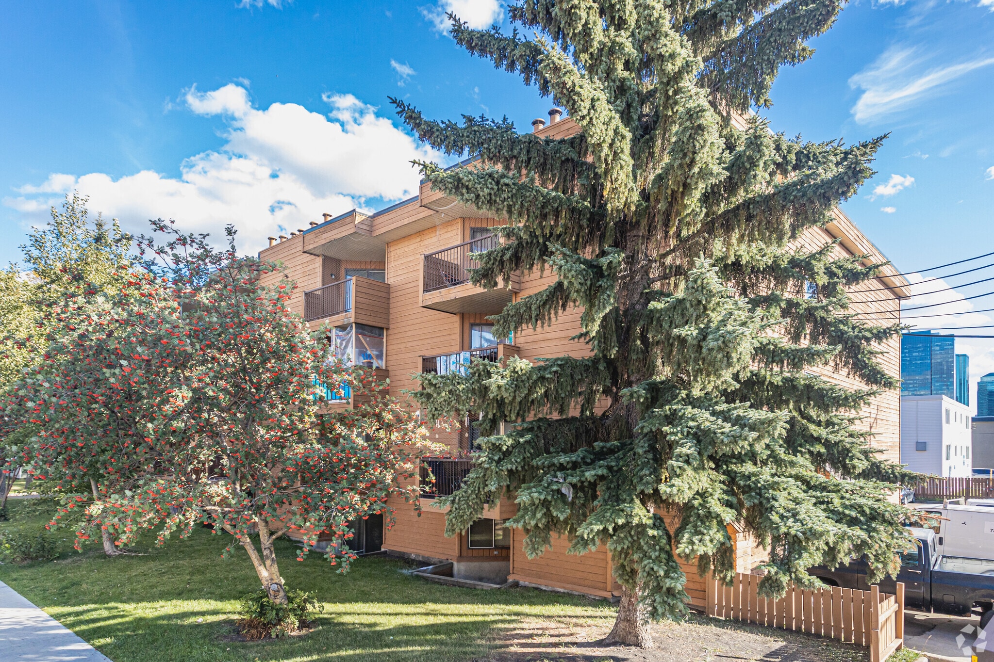 10746 102 St NW, Edmonton, AB for sale Primary Photo- Image 1 of 1