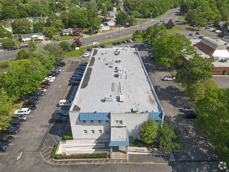 240 Patchogue Yaphank Rd, East Patchogue, NY for lease - Building Photo - Image 3 of 7