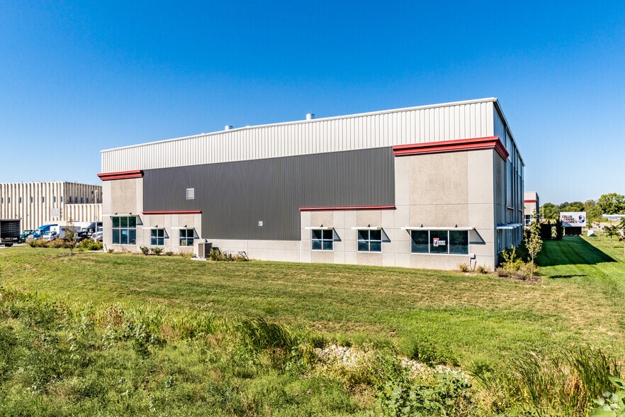 100 S Paniplus Dr, Olathe, KS for sale - Primary Photo - Image 1 of 1