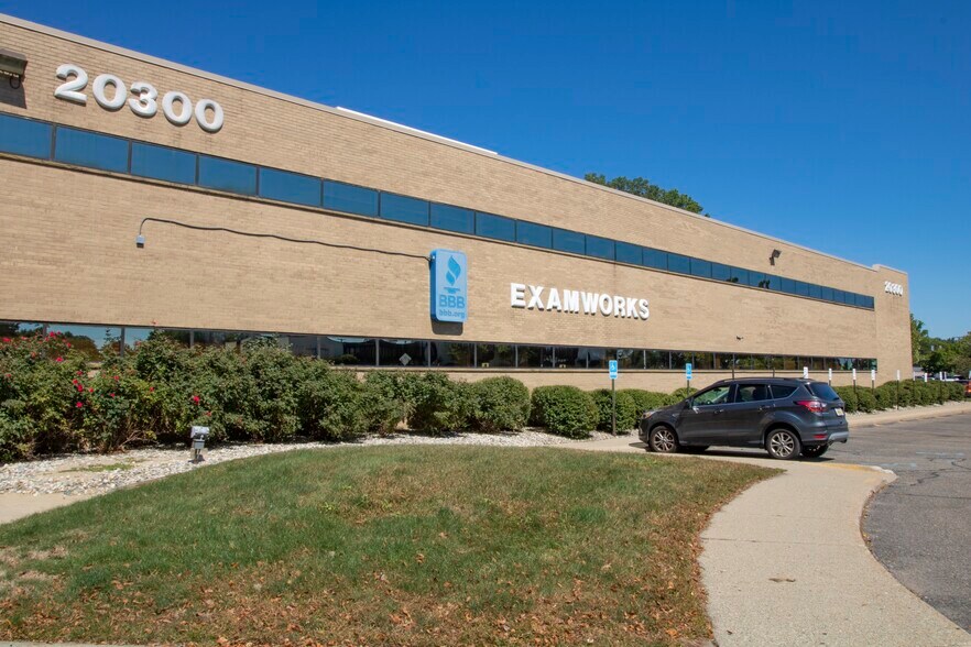 20300 W 12 Mile Rd, Southfield, MI for lease - Building Photo - Image 1 of 12